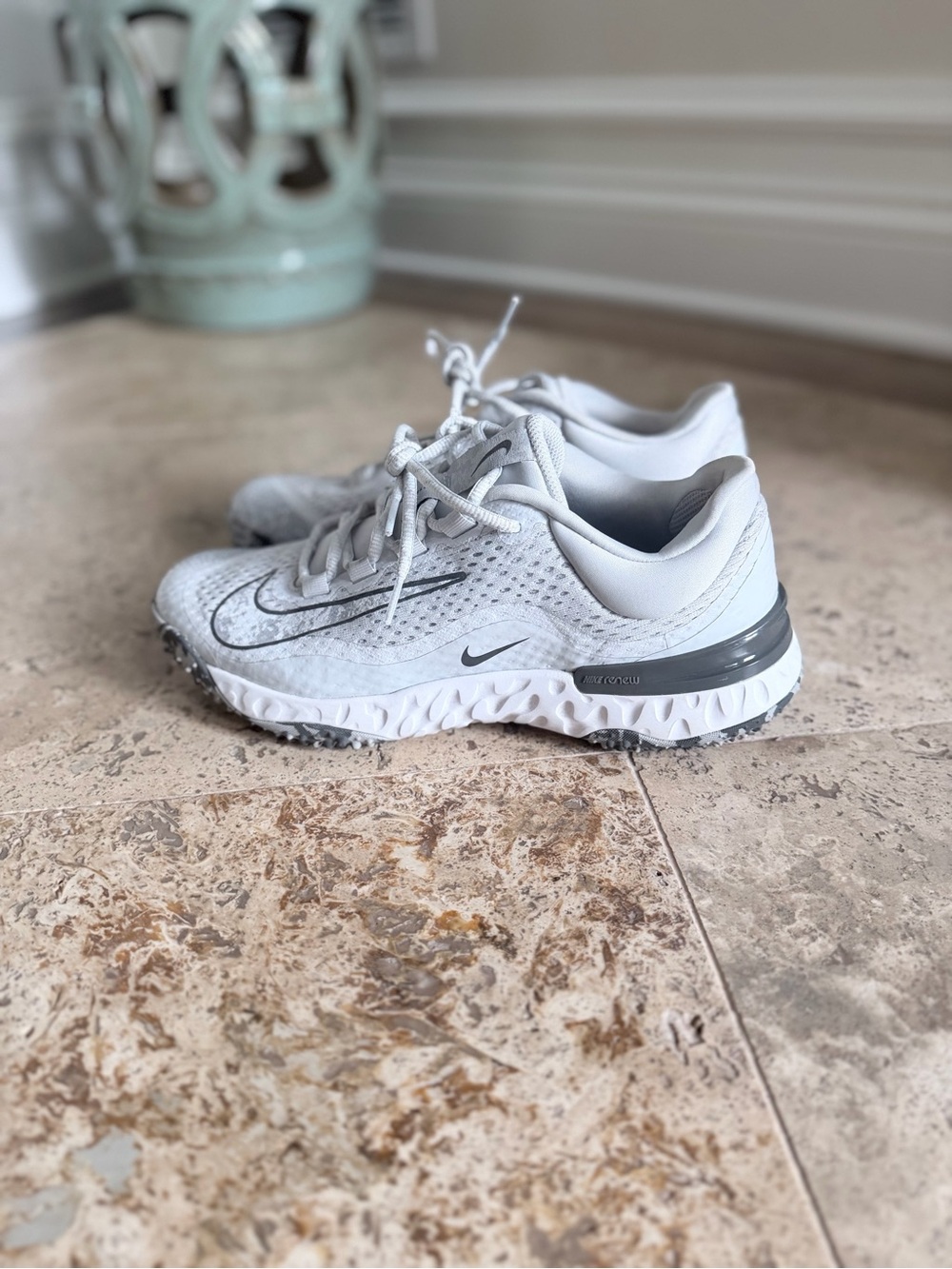 Nike Women’s Softball Turf Shoes White Gray Size 9.5